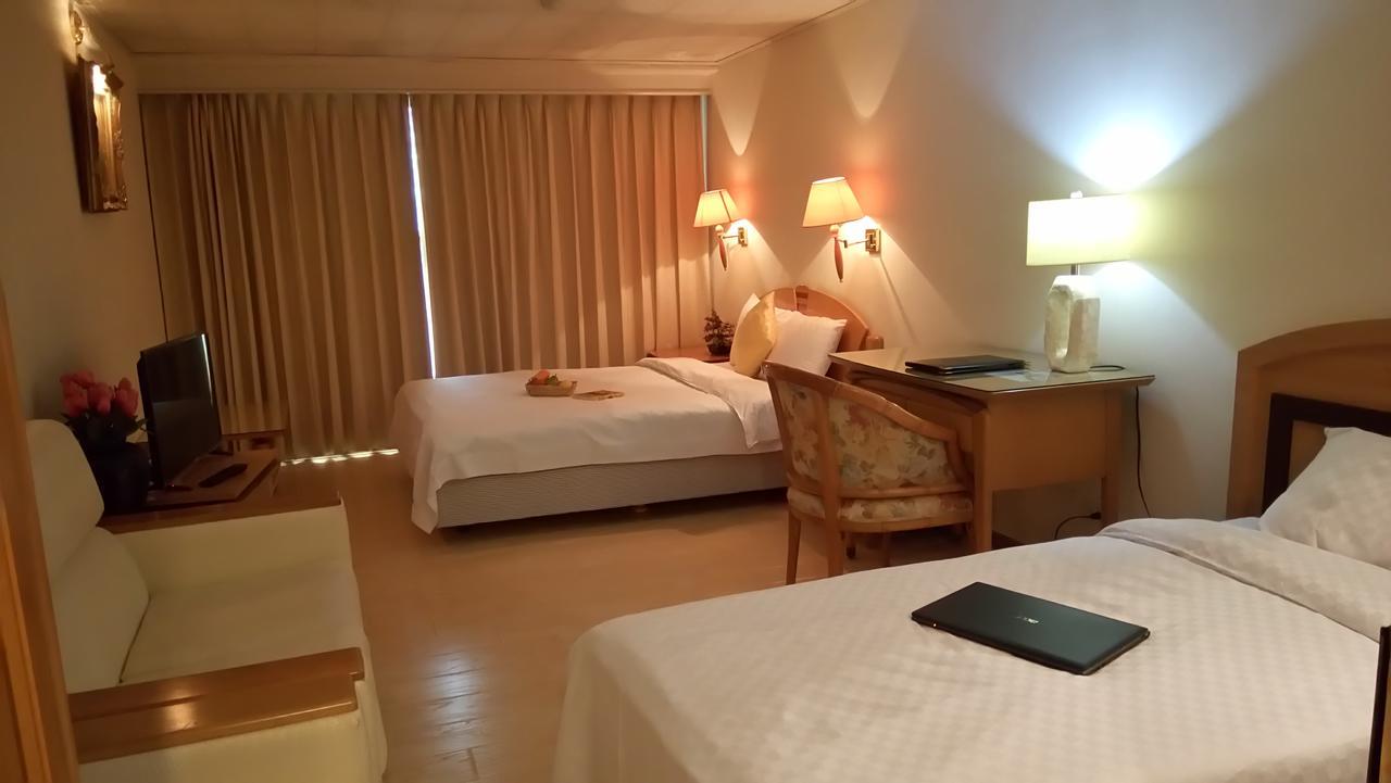 Berkeley Business Hotel Zhongzheng Сіньчжу Екстер'єр фото