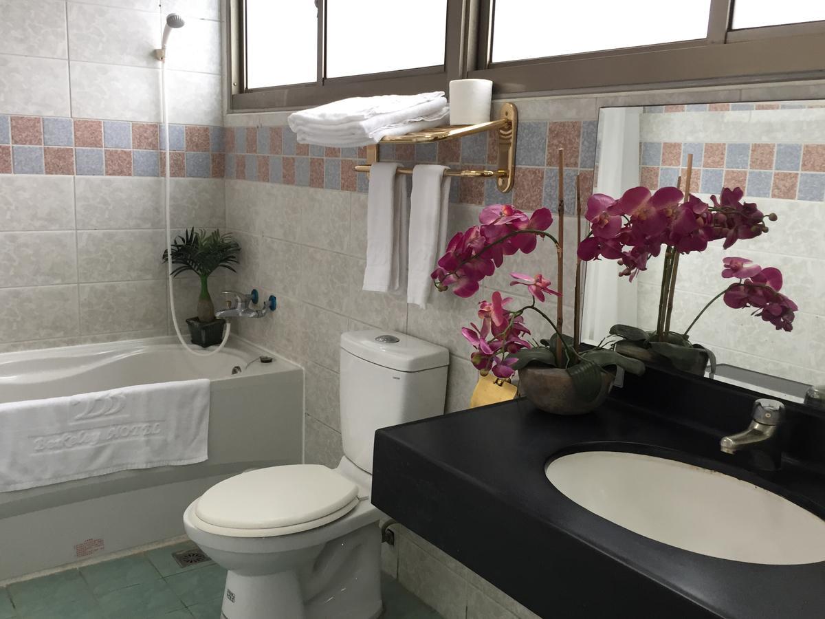 Berkeley Business Hotel Zhongzheng Сіньчжу Екстер'єр фото