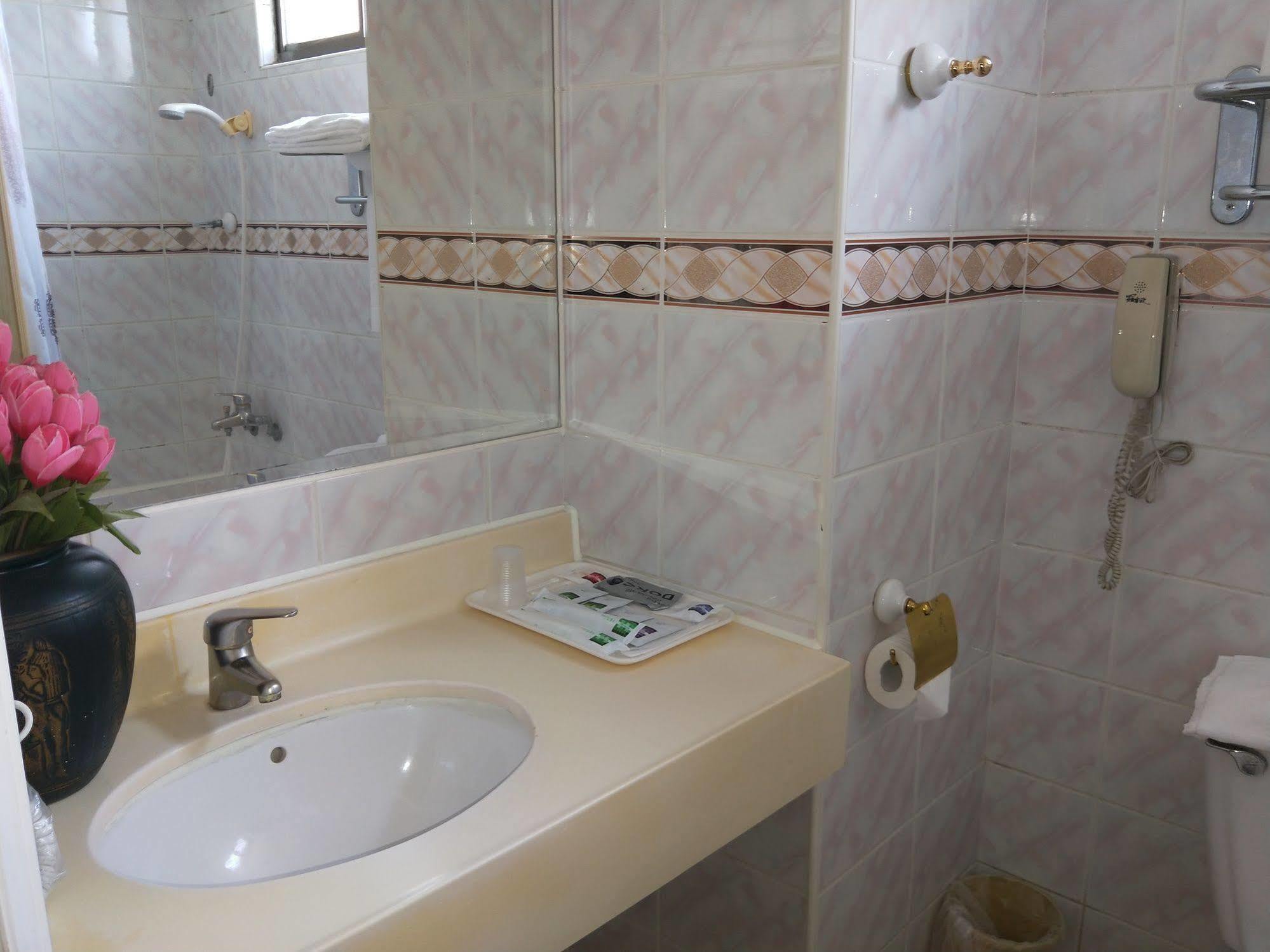 Berkeley Business Hotel Zhongzheng Сіньчжу Екстер'єр фото