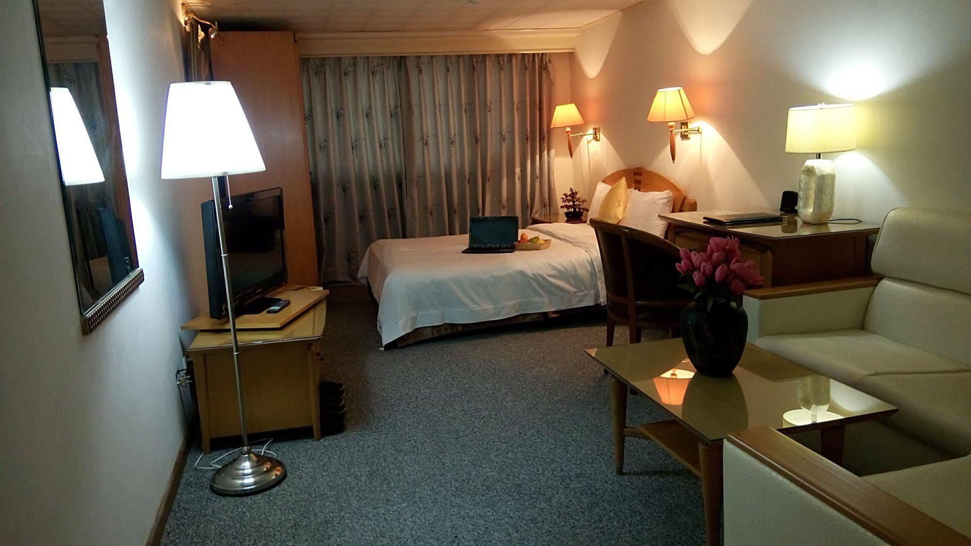 Berkeley Business Hotel Zhongzheng Сіньчжу Екстер'єр фото