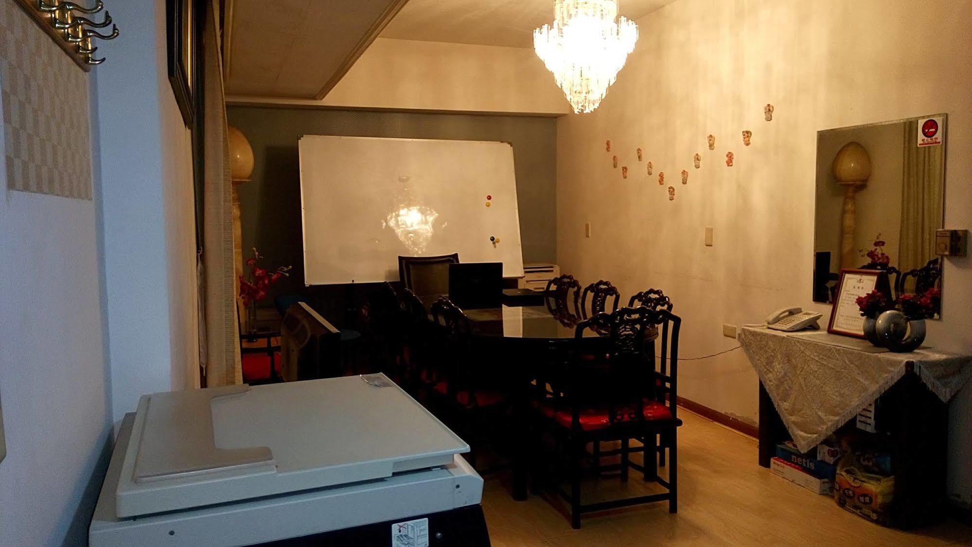 Berkeley Business Hotel Zhongzheng Сіньчжу Екстер'єр фото