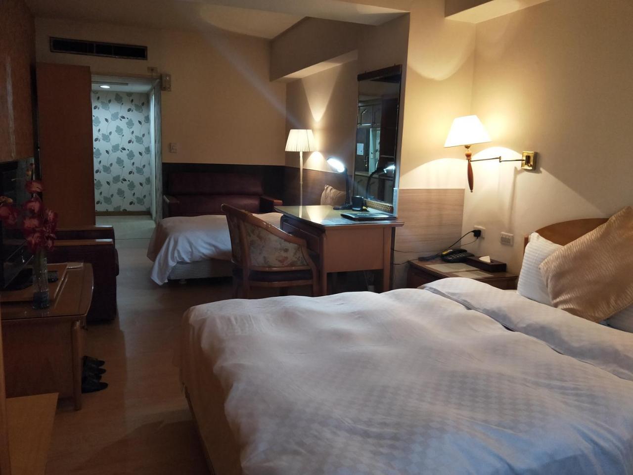 Berkeley Business Hotel Zhongzheng Сіньчжу Екстер'єр фото