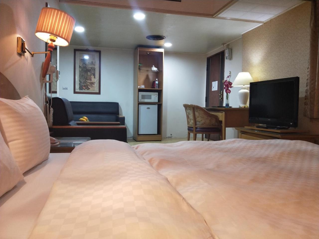 Berkeley Business Hotel Zhongzheng Сіньчжу Екстер'єр фото